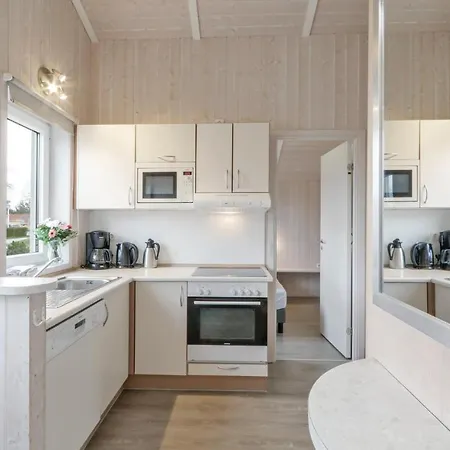 Holiday home Frische Brise 21 - Dorf 3 Priwall